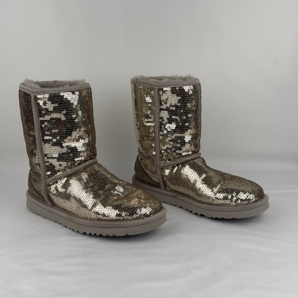 UGG Classic Short 3161 Womens Size 5 Gold Sequin Sheepskin Winter Boots Sparkle